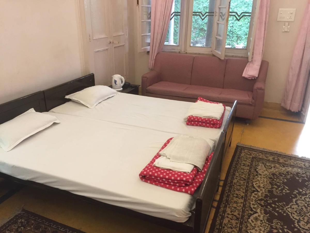 Hotel White House Dehradun Zewnętrze zdjęcie