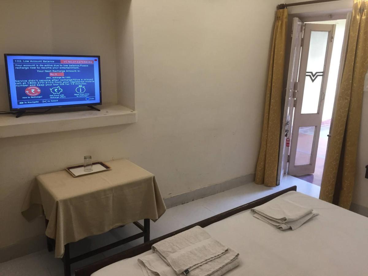 Hotel White House Dehradun Zewnętrze zdjęcie