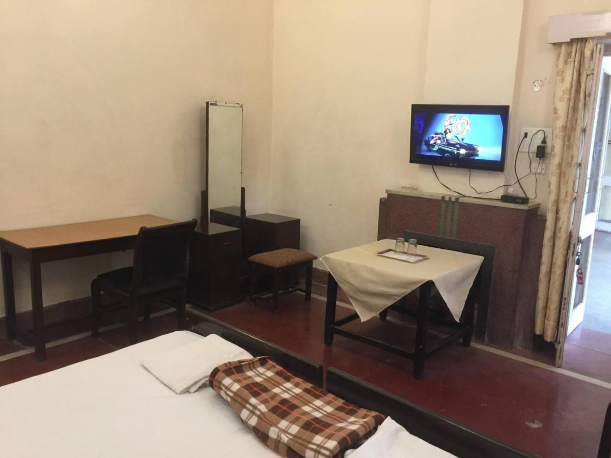 Hotel White House Dehradun Zewnętrze zdjęcie