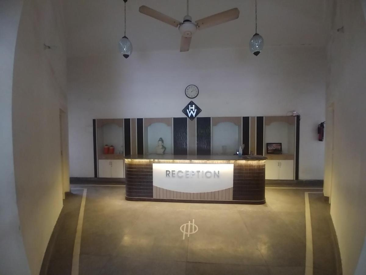 Hotel White House Dehradun Zewnętrze zdjęcie