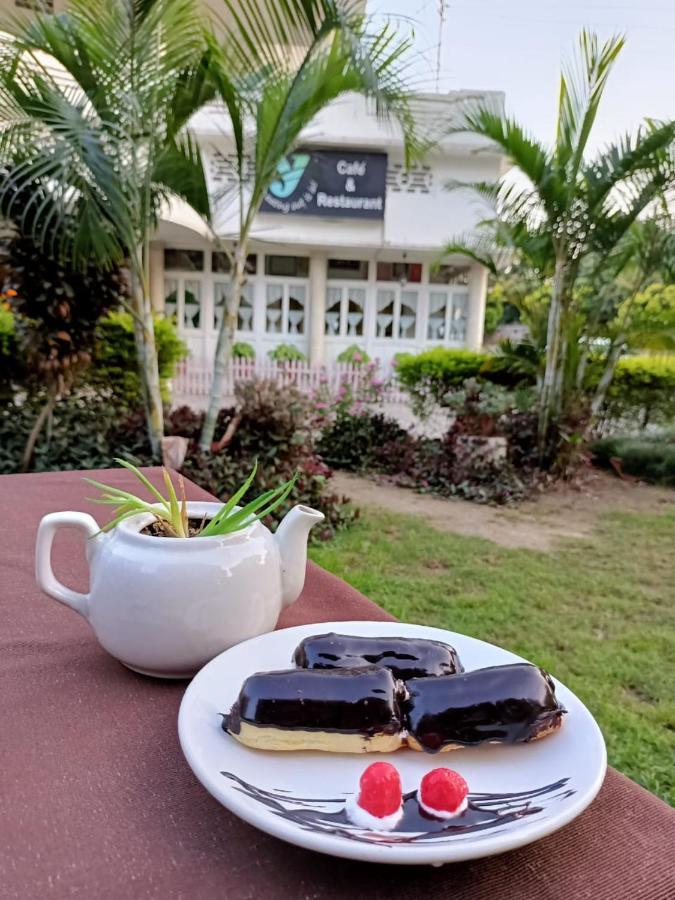 Hotel White House Dehradun Zewnętrze zdjęcie