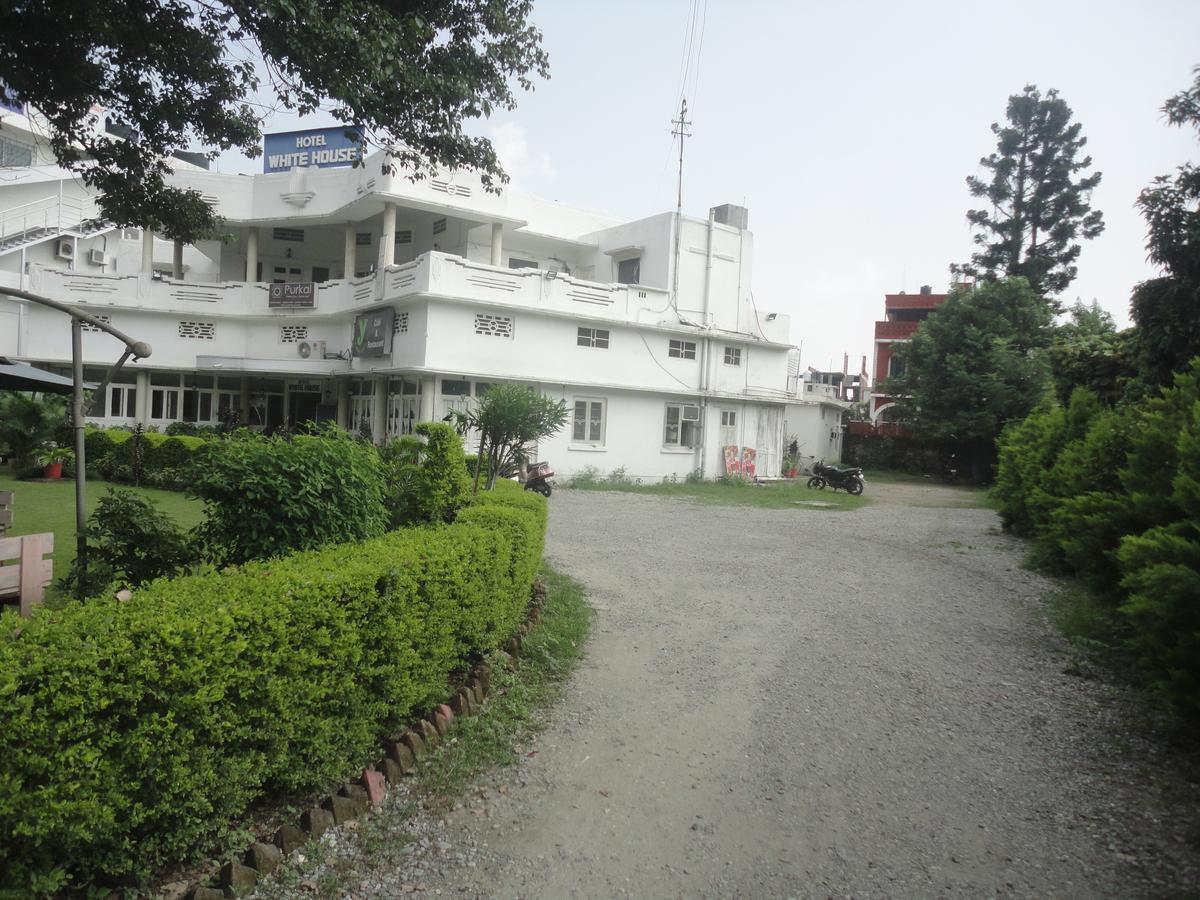 Hotel White House Dehradun Zewnętrze zdjęcie