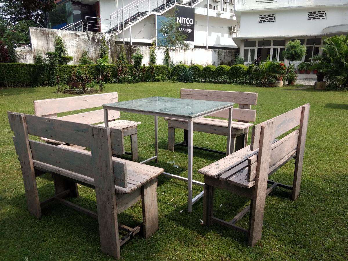 Hotel White House Dehradun Zewnętrze zdjęcie