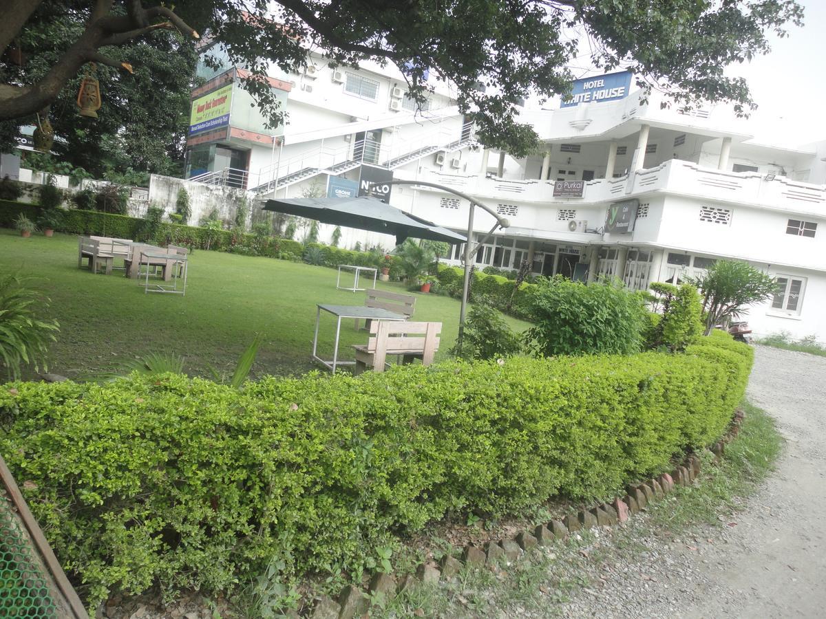 Hotel White House Dehradun Zewnętrze zdjęcie