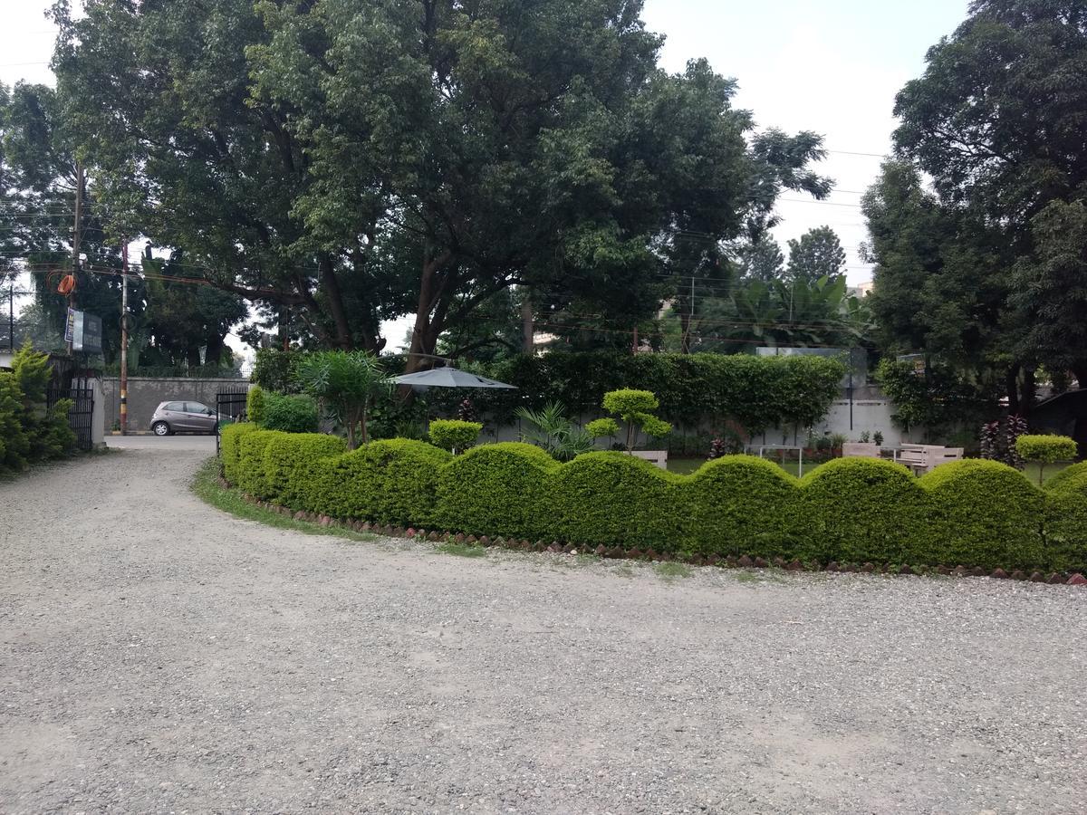 Hotel White House Dehradun Zewnętrze zdjęcie