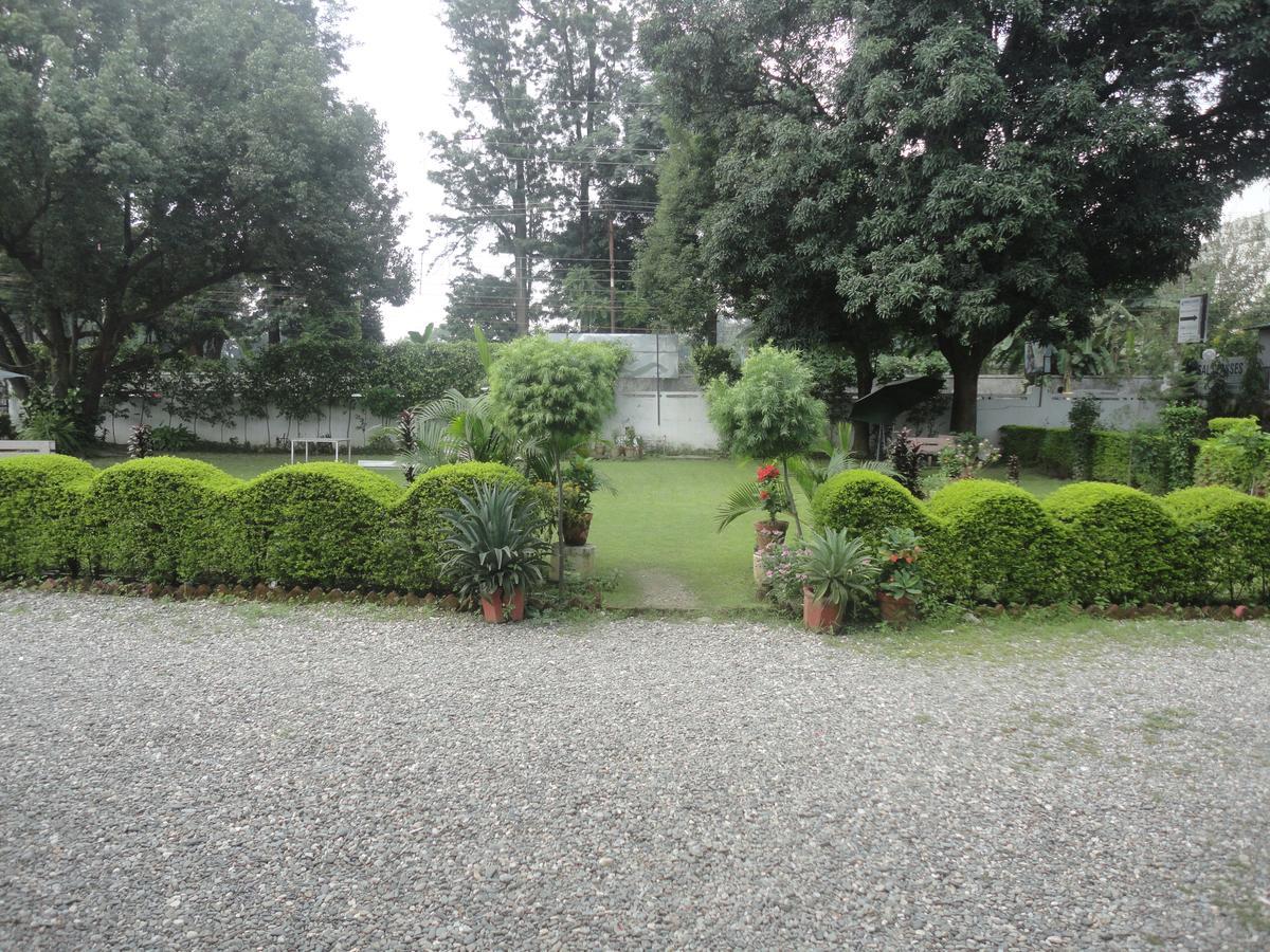 Hotel White House Dehradun Zewnętrze zdjęcie