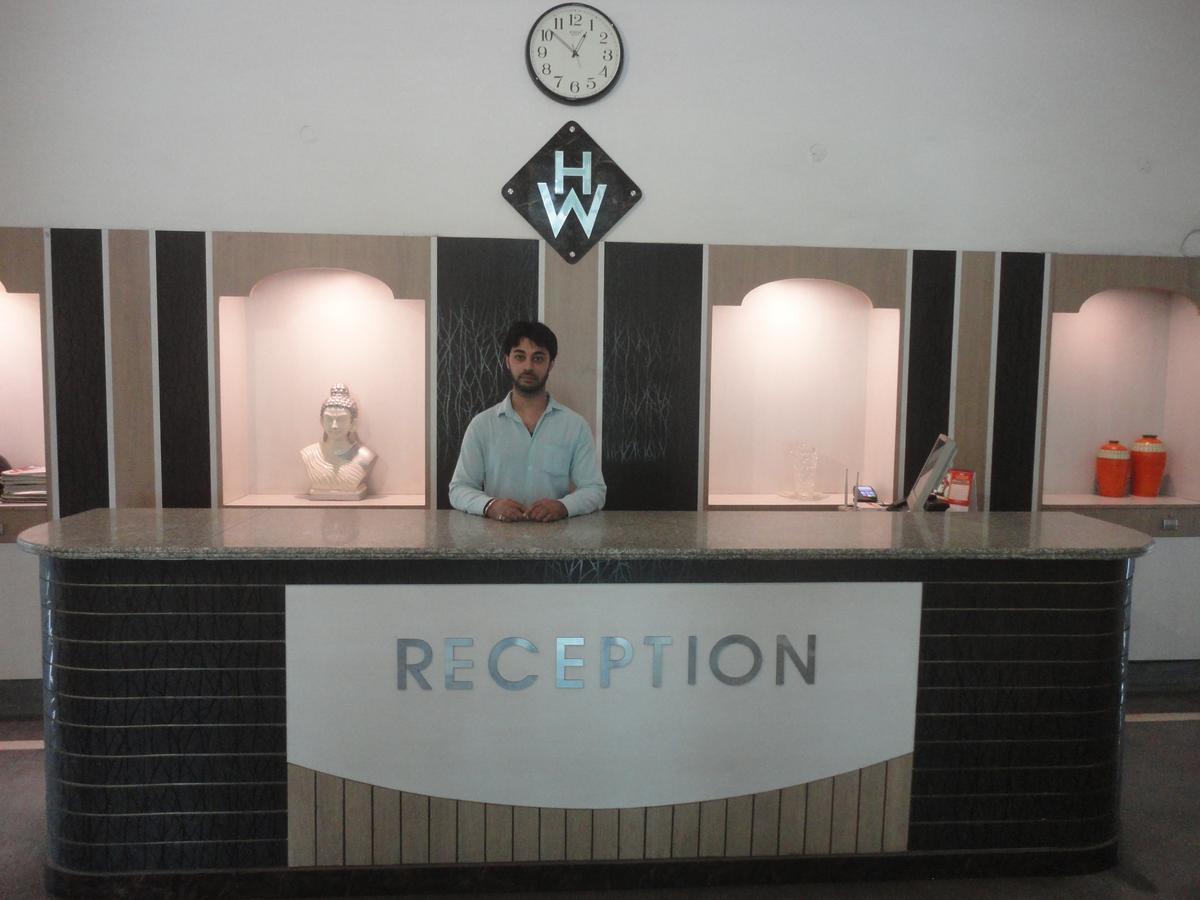 Hotel White House Dehradun Zewnętrze zdjęcie